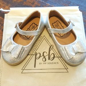 Pip Squeaks / Pipperdoodles Bow shoes